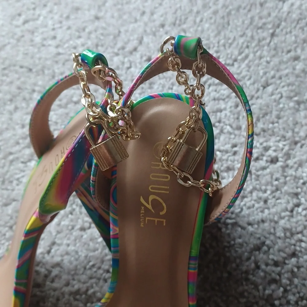 Heels - Picture 5 of 5
